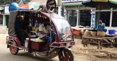 হোসেনপুরে সড়কে ফসল না শুকানোর প্রচারণা