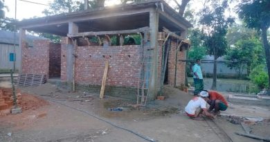 ‘অনেকদিন যাবৎ অনিয়ম হচ্ছে। কার কাছে জানাব কাউরে পাইনা।’