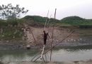 ব্রহ্মপুত্র নদের পাড়ের সাহেবেরচর গ্রামবাসীর দূর্ভোগ;তিন যুগেও হয়নি খালের উপর সেতু