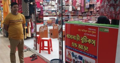 শপিংমল দোকানের তালা কেটে  চুরি