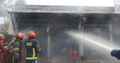 ময়মনসিংহে শট সার্কিট থেকে আগুন; পুড়ে ছাই দোকান মালিকের স্বপ্ন
